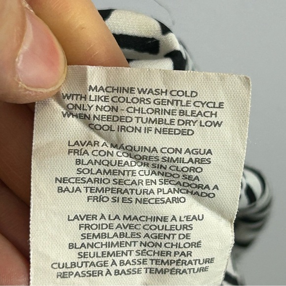 Melissa McCarthy Black and White V-Neck Tunic Blouse Size 1X - Picture 8 of 9